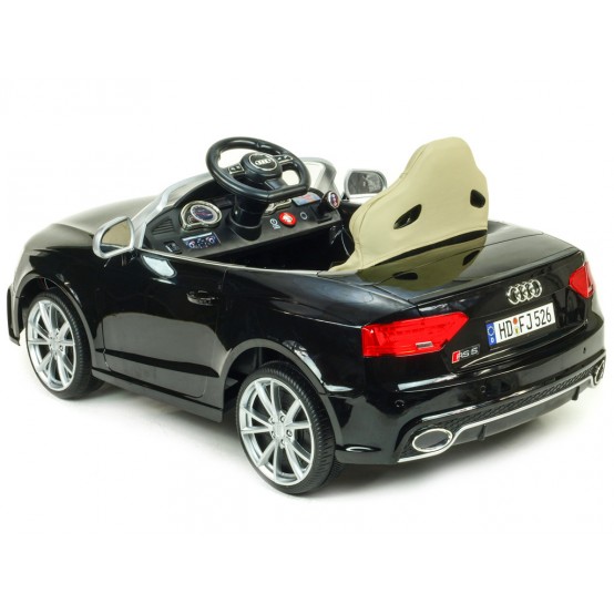 Audi RS5 s 2.4G dálkovým ovládáním, čalouněnou sedačkou a vstupem pro SD kartu, černé lakování